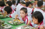 广外外校480名新生迎开学 一年级就开始住校 - 新浪广东