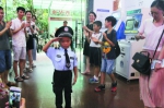 海珠警方圆地贫男孩“警察梦” - 广东大洋网