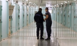 法监狱今夏事故频繁 攻击狱警事件增至每日一起 - News.Ycwb.Com