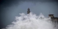 当地时间2017年9月10日，古巴哈瓦那，飓风“艾尔玛”在古巴哈瓦那掀起巨浪。 - News.Ycwb.Com