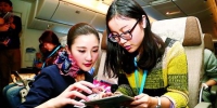 飞机上也能愉快地玩手机了！明年上半年或可实施 - 广东电视网