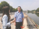救人的辅警卢润容在事发地讲述当时的情况 记者 陈帆 摄 - 新浪广东