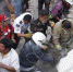 9月19日，在墨西哥首都墨西哥城，救援人员和志愿者在废墟中展开工作。 （新华社发） - Meizhou.Cn