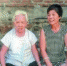 88岁的王财欢（左）跟妹姨亲如姐妹。 - 新浪广东