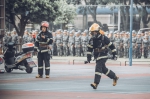 消防演练进军训，4000多名新生体验“火场逃生” - 广东科技学院