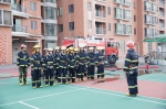 消防演练进军训，4000多名新生体验“火场逃生” - 广东科技学院