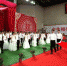 适逢祖国68周年华诞，厦门市91对新人，共同步入“新厦门人”集体婚典的红地毯，喜迎国庆。　杨伏山　摄 - 新浪广东