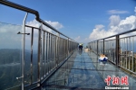 广东清远连山金子山的玻璃廊桥 曾令华 摄 - 新浪广东