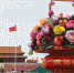 ↑这是10月1日在北京天安门广场拍摄的“祝福祖国”巨型花篮。新华社记者李贺摄 - News.21cn.Com