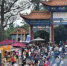 ↑10月8日，于国庆节期间与游客见面的昆明茶马花街游人如织。 - 新浪广东