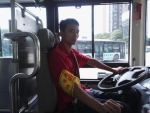 公交司机英勇追贼，乘客手机失而复得 - 广东大洋网