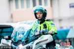 女交警与人工智能做搭档 成全国第一人 - News.Ycwb.Com