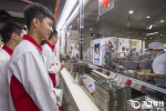 杭州一中学食堂推出刷脸点餐 整个过程只需8秒 - News.Ycwb.Com