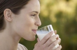 营养师：乳糖不耐者不能空腹喝牛奶 容易引起腹泻 - 新浪广东