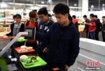 安徽高校食堂推出芯片餐盘智能结算 - News.Ycwb.Com