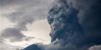 印尼巴厘岛火山再次喷发 中领馆：中国公民谨慎前往 - News.Ycwb.Com