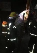 潮州市区一出租屋发生火灾 消防队员勇救11人 - 新浪广东