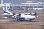 12月24日，“鲲龙”AG600在珠海首飞成功，顺利降落。 新华社记者刘大伟摄影 - News.21cn.Com
