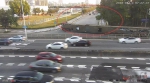 交警最新通报：环城路的灯柱是被一辆拖车撞倒的！正全力追查肇事车辆 - News.Timedg.Com