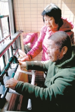 她照顾高位截瘫老伴23年 - 广东大洋网