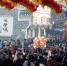 资料图：数万游客涌入湖南凤凰古城内欢度春节。 杨华峰 摄 - 新浪广东