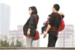 “二孩”潮下，珠三角各市均出台措施为孕妇及新生儿保驾护航。广州日报全媒体记者龙成通 摄 - 新浪广东