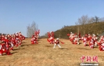 安塞腰鼓是陕西省的传统民俗舞蹈，延安市安塞区素有“中国腰鼓之乡”的称号。　魏晞 摄 - 新浪广东