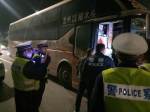 东莞查获核载44人大巴载客82人 涉案人员被刑拘 - 新浪广东