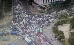22万辆车扎堆涌回珠海 先头部队已堵在粤北 - 新浪广东
