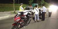 中山南头联合交警和社区力量开展改装摩托车整治 - 新浪广东