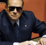 资料图：意大利前总理贝卢斯科尼戴着墨镜出席参议院会议。 - 新浪广东