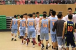 我院男篮与U17国青男篮进行热身赛，双方在实战中相互提高 - 广东科技学院