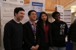 马里兰州蒙哥马利布莱尔高中学生吴大伟（David Wu，左二）获雷杰纳隆科学奖第五名。（美国《世界日报》记者罗晓媛/摄影） - 新浪广东