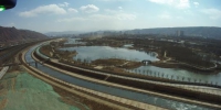 图为“空中城管”在青海西宁北川河上空巡查时拍摄的画面。　钟欣　摄 - 新浪广东