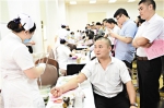 广州市民乐于献血，无偿献血率已达到发达国家水平。 广州日报全媒体记者 王燕 摄 - 新浪广东