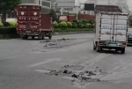 泥头车飘洒污染环境 揭阳交警重拳加以整治 - 新浪广东