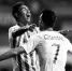 雷纳迪尼奥（左）不仅自己进球，还帮助扎哈维破荒。信息时报记者 陆明杰 摄 - 新浪广东