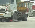 今日中午揭阳望江北路车祸 男子虎口逃生 - 新浪广东