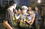 昨日在齐富路一名酒驾司机被查获。广州日报全媒体记者邱伟荣 摄 - 新浪广东