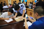 东莞法院举行集中执行大行动 数名老赖被拘留了 - 新浪广东