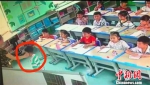 河北沙河一幼儿园教师虐童被开除：踹桌子、拧孩子耳朵 - News.Timedg.Com