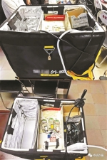 嫌疑人将伪基站等设备藏在外卖箱中供图 - 新浪广东