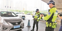警部门加大对违法交通行为的查处力度。 - 新浪广东