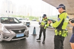 警部门加大对违法交通行为的查处力度。 - 新浪广东