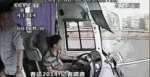 因不肯系安全带 广州一大学生把大巴司机推翻在地 - 新浪广东