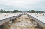 8月29日，缅甸中部一座大坝的泄洪道垮塌。@视觉中国 - 新浪广东