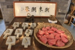 潮聚文创产品：水泥红桃粿摆件、粿印烟灰缸 - 新浪广东