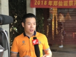 广州郑仙文化策划公司董事长梁芝满现场接受媒体采访 - 新浪广东