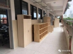 木柜子为松木实木材质，有特殊气味，已被移出教室。 - 新浪广东