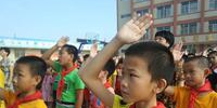 昨日，汕头潮南三合小学举行升旗仪式 - 新浪广东
